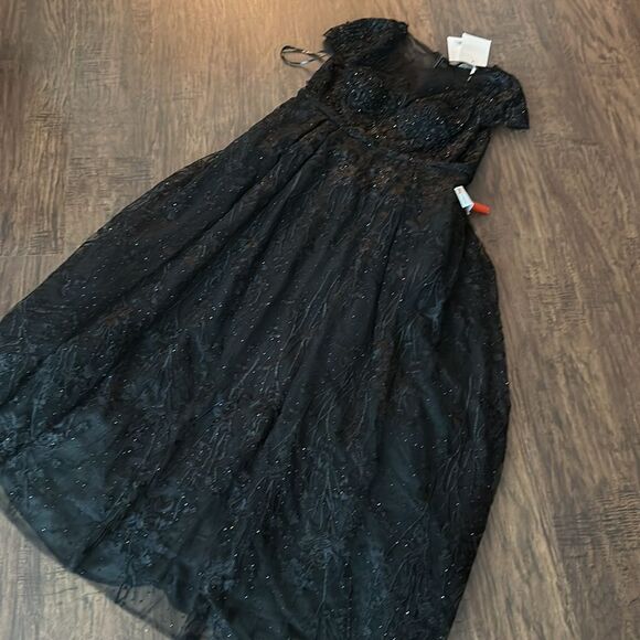 NWT Mac Duggal 20405 EMBELLISHED FLORAL CAP SLEEVE A LINE GOWN - size 16 - Picture 7 of 10